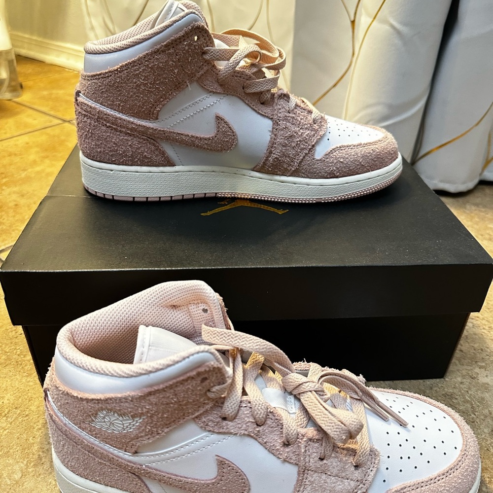 New! Girls Nike Jordans - Picture 2 of 8